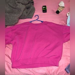 Pink slightly cropped crew neck, size XL